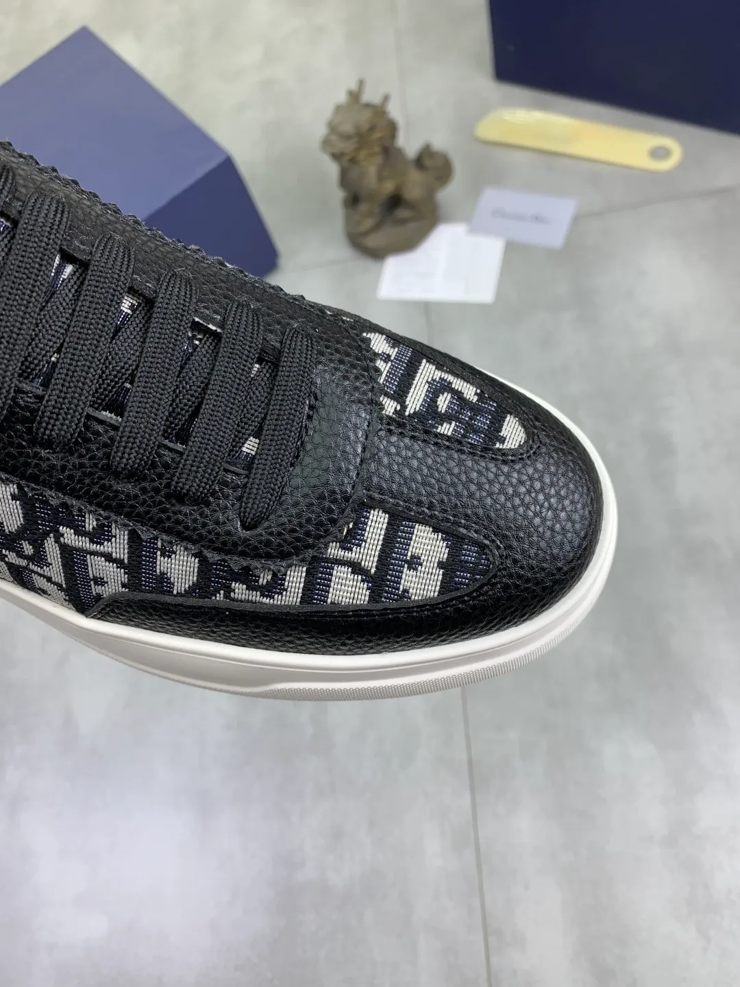 Men's men's shoes P420💰[New style]🆘[Dior] Dior original lace-up low-top men's shoes Classic casual shoes 🔥This model is the official classic model with high quality and made by famous original designers. It is made of high-quality cowhide with original materials➕comfortable and breathable mesh lining➕pigskin insole. The perfect last shape and generous and fashionable design have attracted many consumers and are suitable for drivers to drive🚗. What you want is the best quality in the market. Color: 4️⃣Color Code number: 38--44 (45 customized)